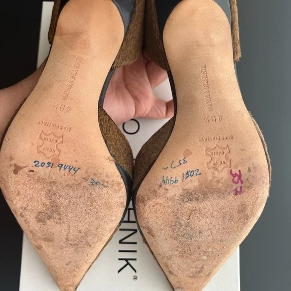 COPY-4 inch heels Manolo Blahnik’s size 40 1/2 fits about a 9 1/2 size 10 NO BOX - Picture 4 of 13
